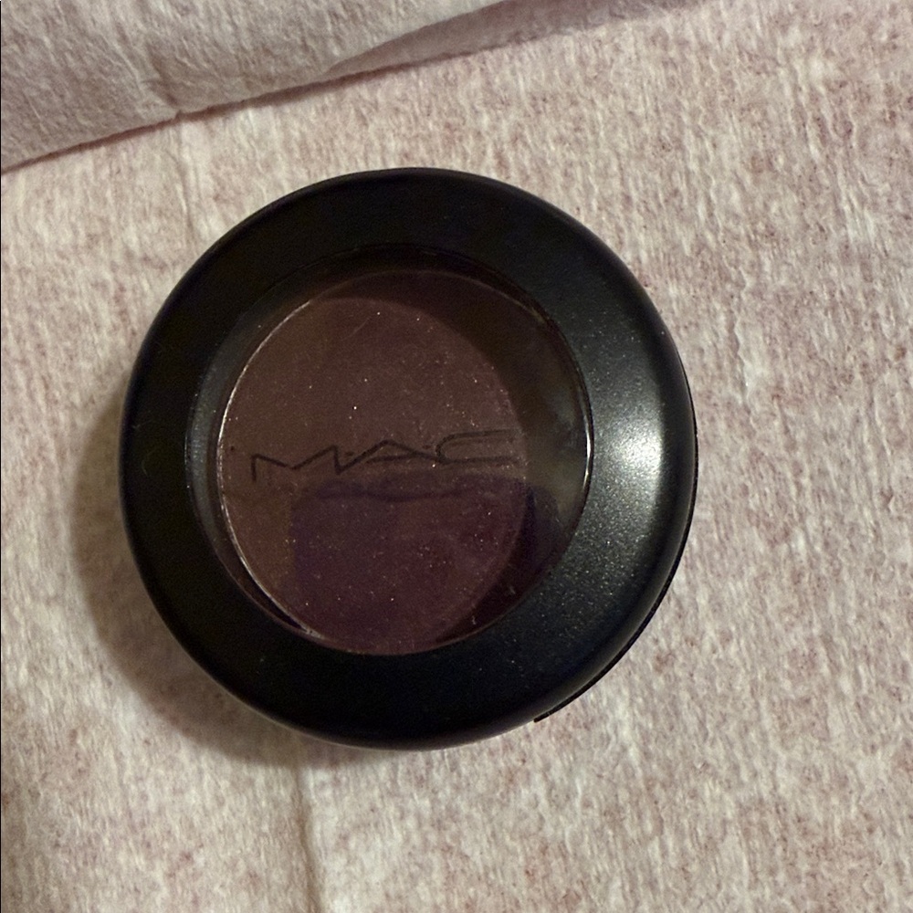 MAC Cosmetics Rich Plum Eyeshadow Palace Pedigreed